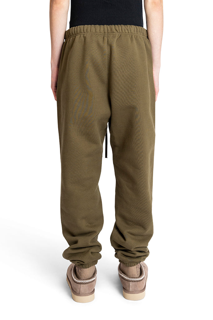 FOG ESSENTIALS FLEECE ESSENTIAL SWEATPANT OLIVE Dark Olive Green