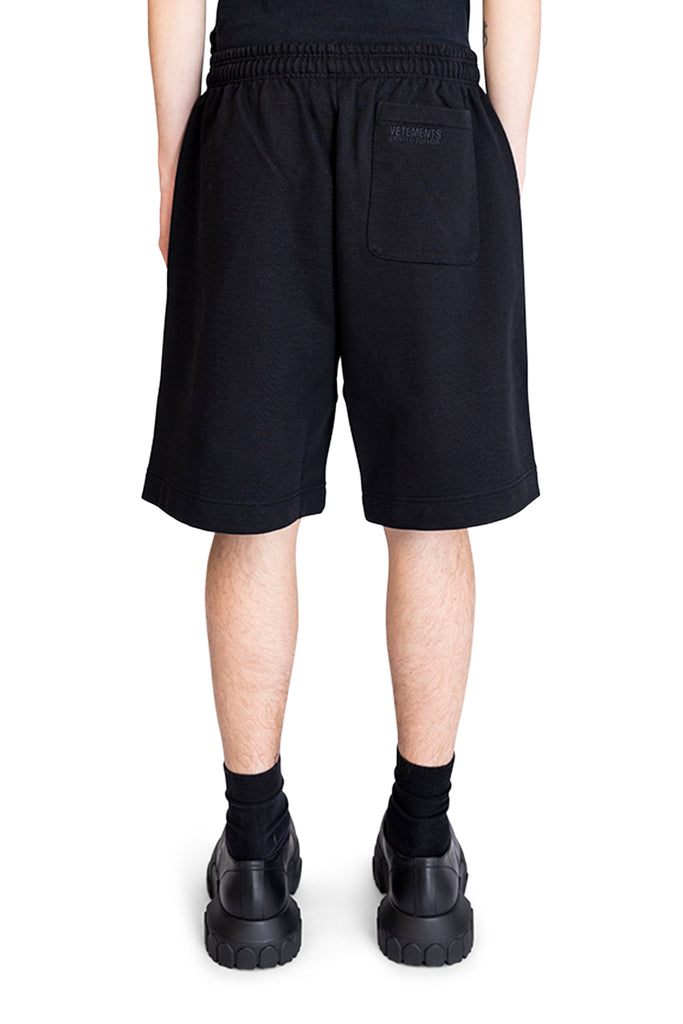 VETEMENTS EMBROIDERED LOGO SHORTS BLACK Wheat